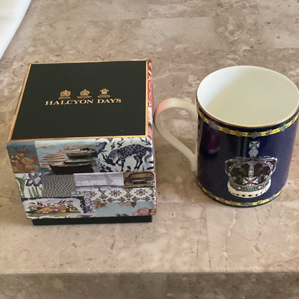 HALCYON DAYS Crown Jewels Inspired Mug